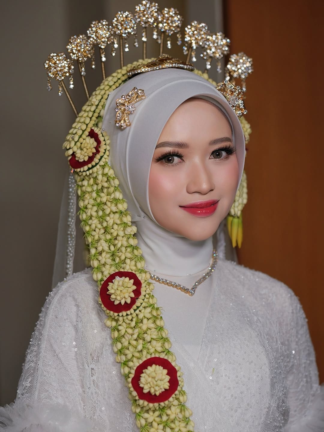 Post 10 by Tisa RatisaMakeup on Instagram (image)