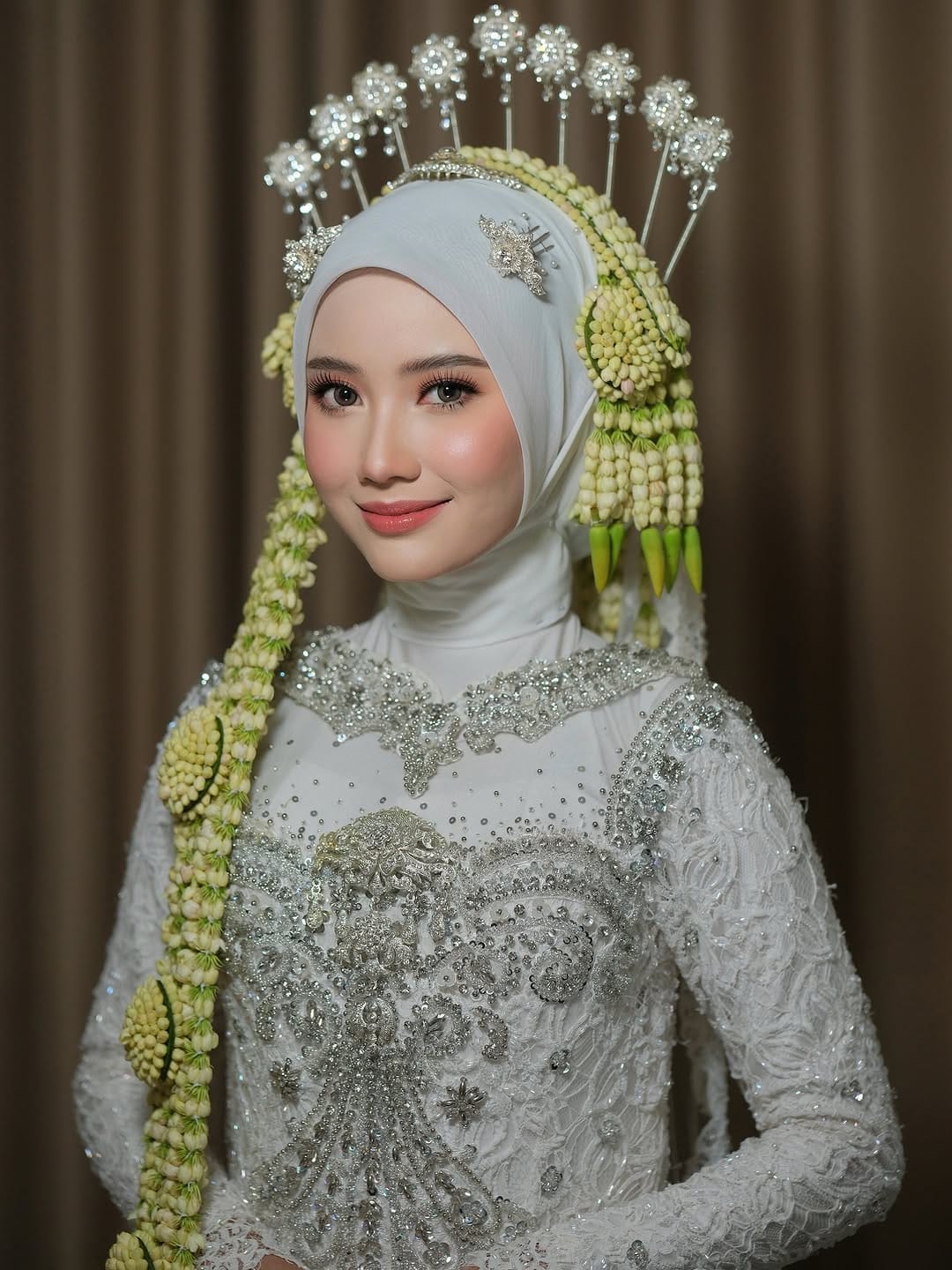 Post 9 by Tisa RatisaMakeup on Instagram (carousel)