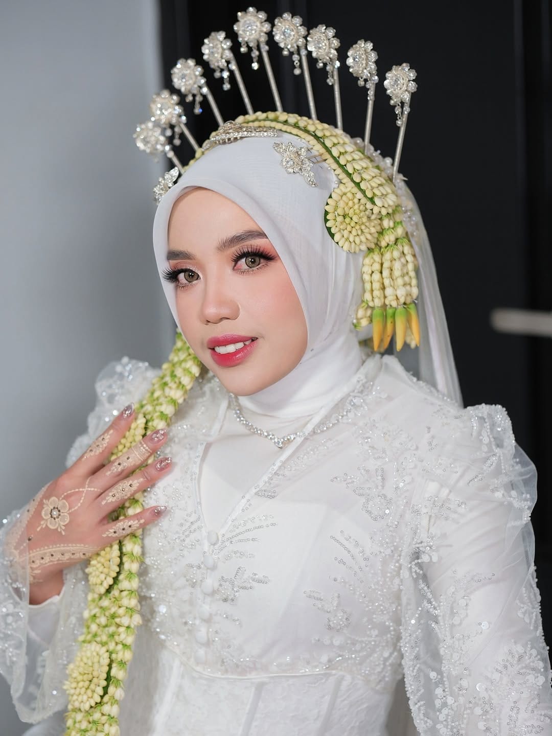 Post 7 by Tisa RatisaMakeup on Instagram (carousel)