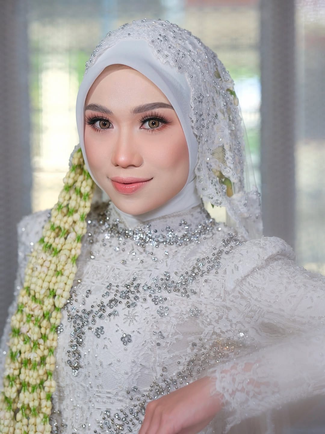 Post 6 by Tisa RatisaMakeup on Instagram (carousel)