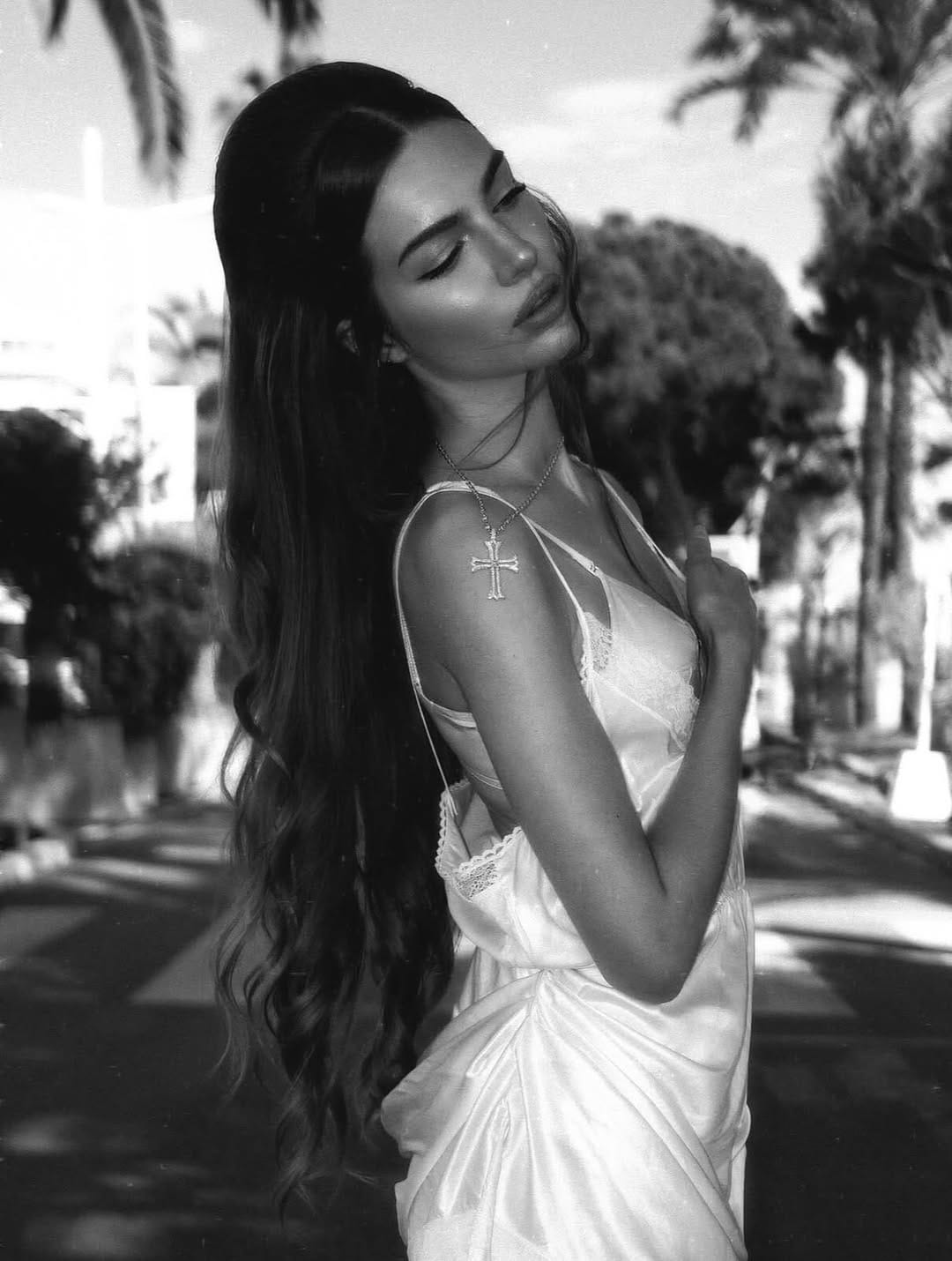 Post 4 by 𝙲𝚕𝚘𝚝𝚒𝚕𝚍𝚎 𝙻𝙰𝙸𝚂𝙽𝙴 on Instagram (carousel)