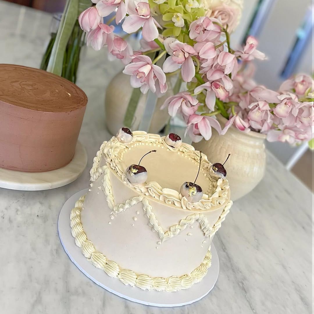 Post 6 by @cakesbydesiree on Instagram (image)