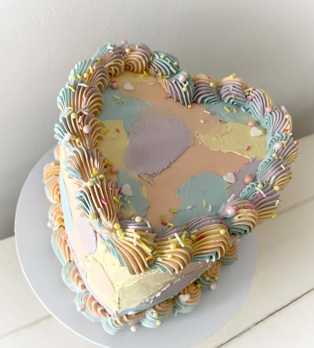 Post 4 by @cakesbydesiree on Instagram (image)