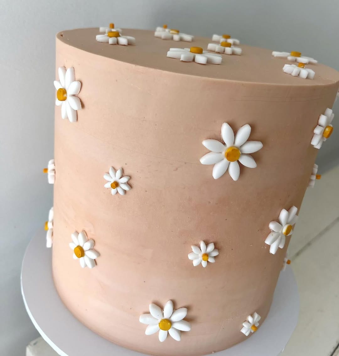 Post 3 by @cakesbydesiree on Instagram (image)