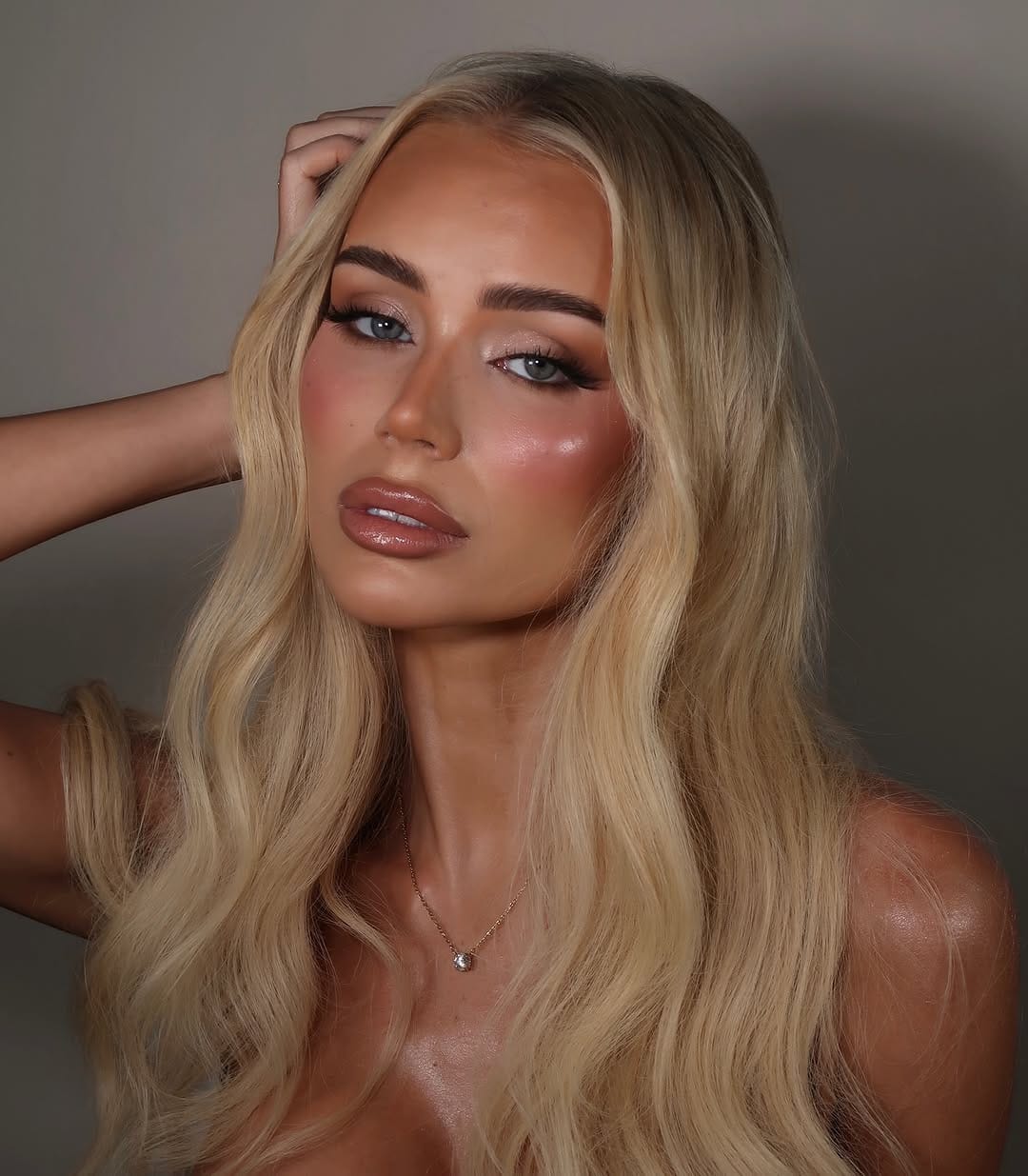 Post 2 by 𝐒𝐀𝐌𝐌𝐈𝐄 𝐋𝐄𝐈𝐆𝐇 on Instagram (carousel)