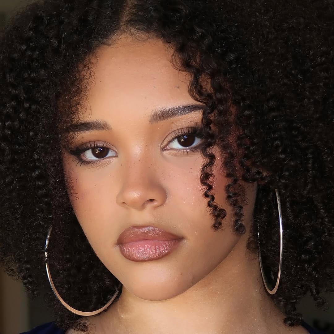 Post 3 by 𝐒𝐀𝐌𝐌𝐈𝐄 𝐋𝐄𝐈𝐆𝐇 on Instagram (carousel)