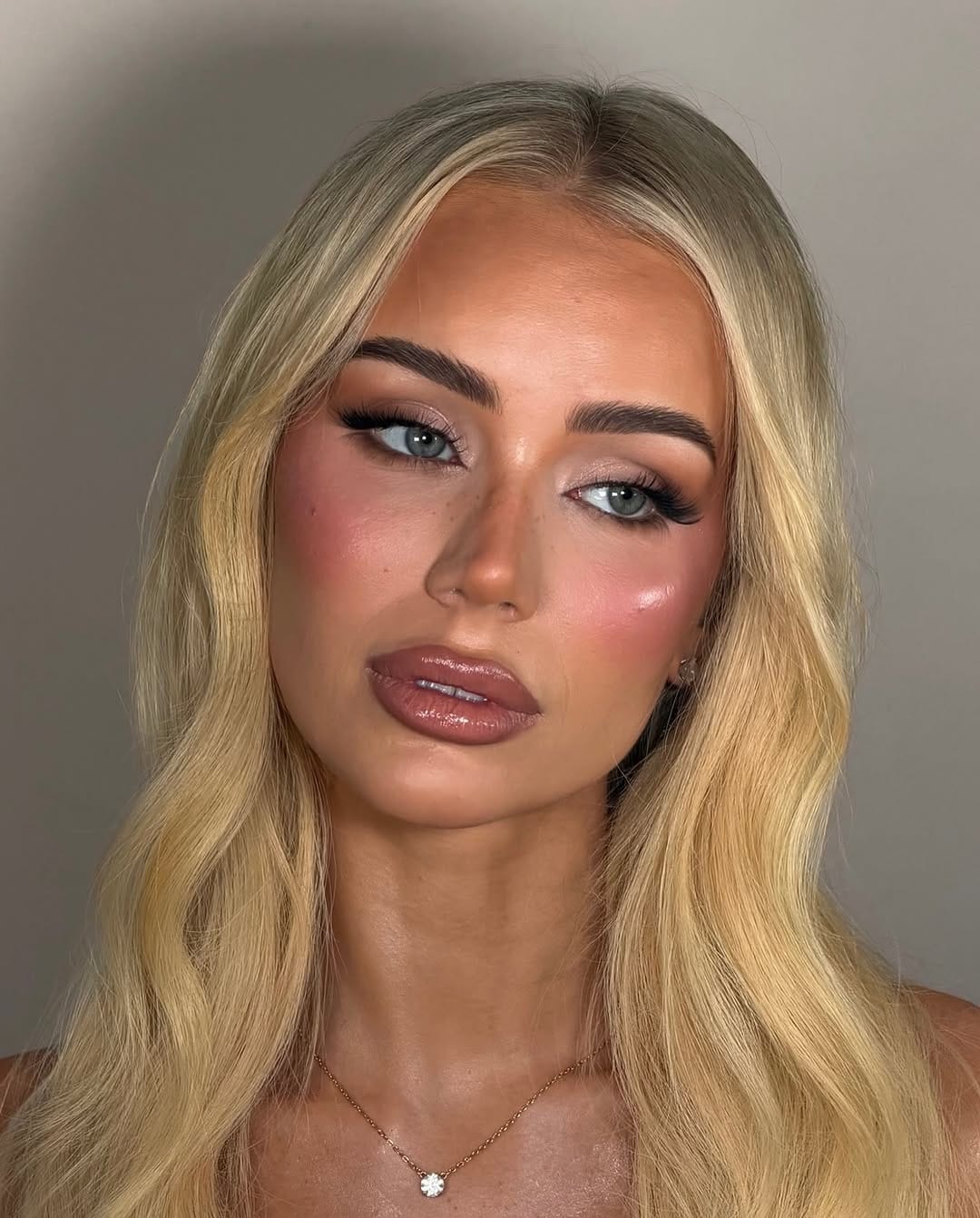 Post 4 by 𝐒𝐀𝐌𝐌𝐈𝐄 𝐋𝐄𝐈𝐆𝐇 on Instagram (carousel)