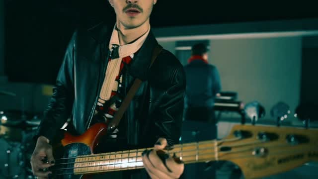 Post 4 by 𝗦𝗜𝗟𝗞𝗬 𝗥𝗢𝗔𝗗𝗦 on Instagram (video)