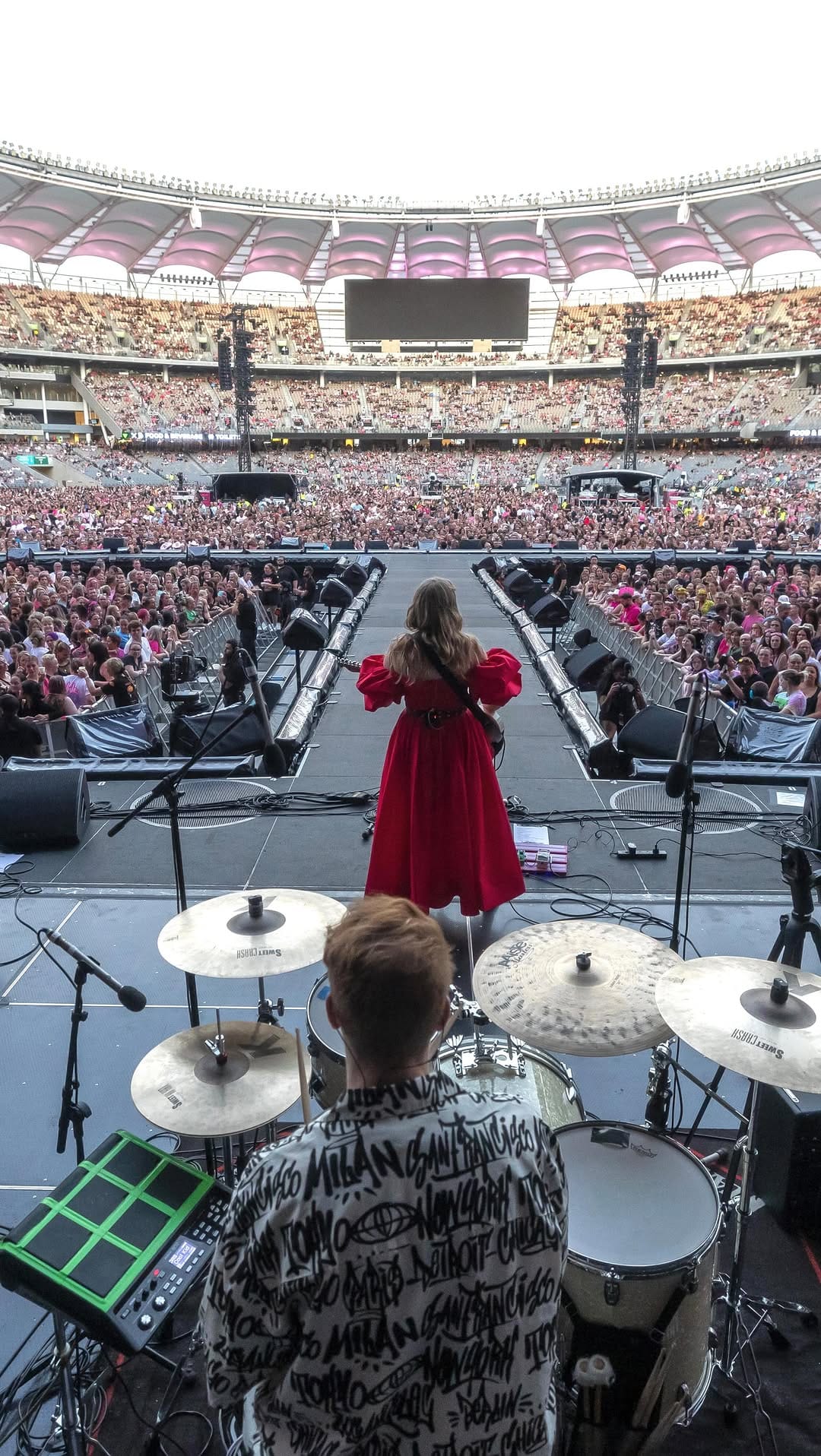 Post 10 by Joan & The Giants on Instagram (video)