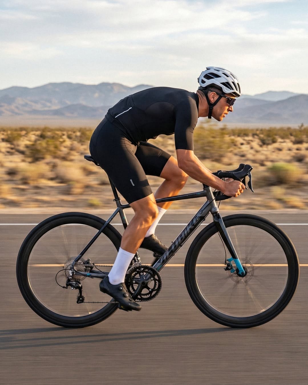 Post 3 by BikestoreMX on Instagram (image)