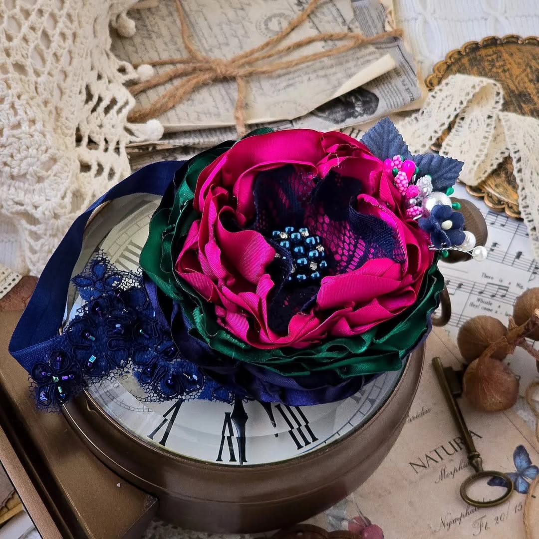 Post 9 by Vintage headbands| bows| wands on Instagram (image)