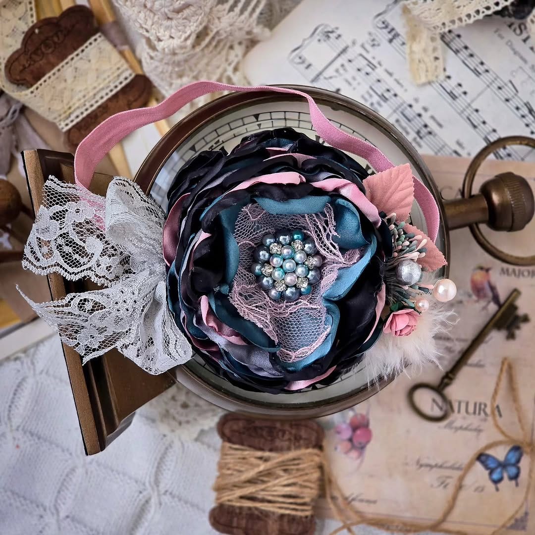 Post 2 by Vintage headbands| bows| wands on Instagram (image)