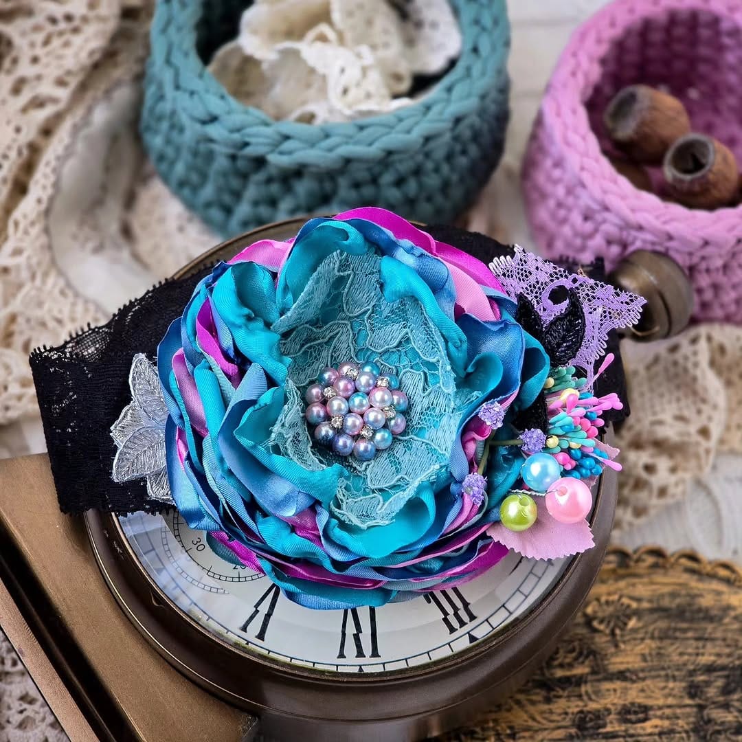 Post 1 by Vintage headbands| bows| wands on Instagram (image)