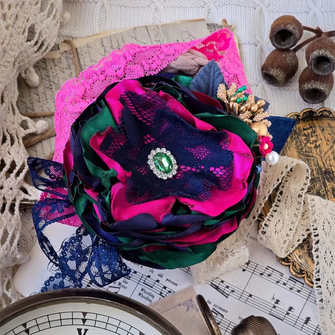Post 7 by Vintage headbands| bows| wands on Instagram (image)