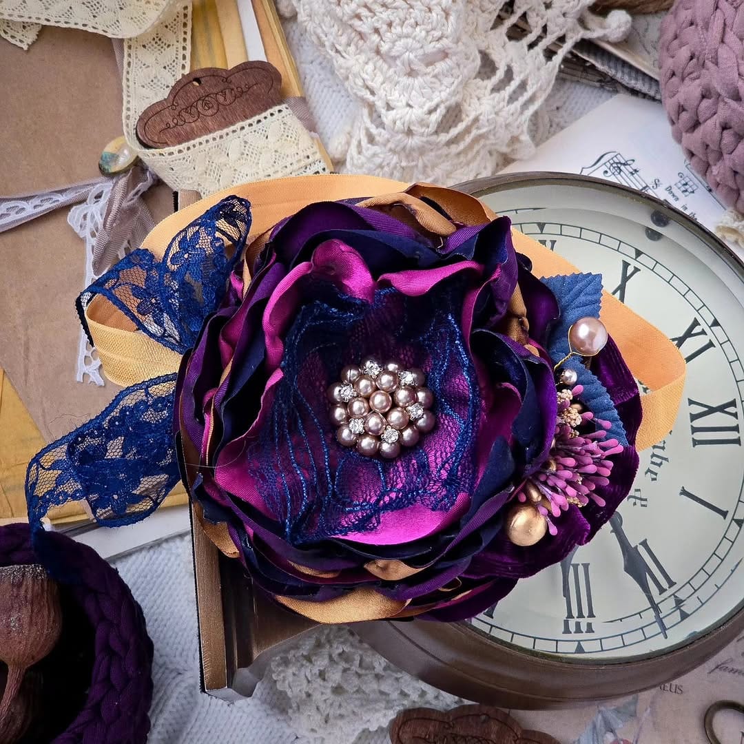 Post 5 by Vintage headbands| bows| wands on Instagram (image)