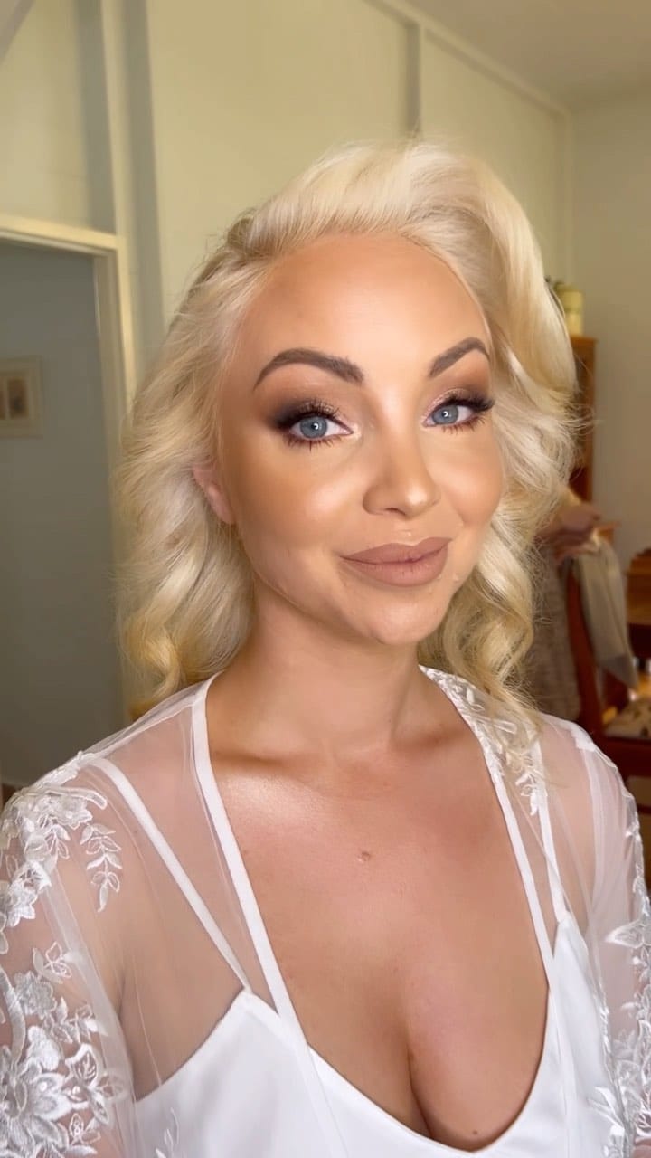 Post 1 by BRISBANE BRIDAL MAKEUP ARTIST on Instagram (video)