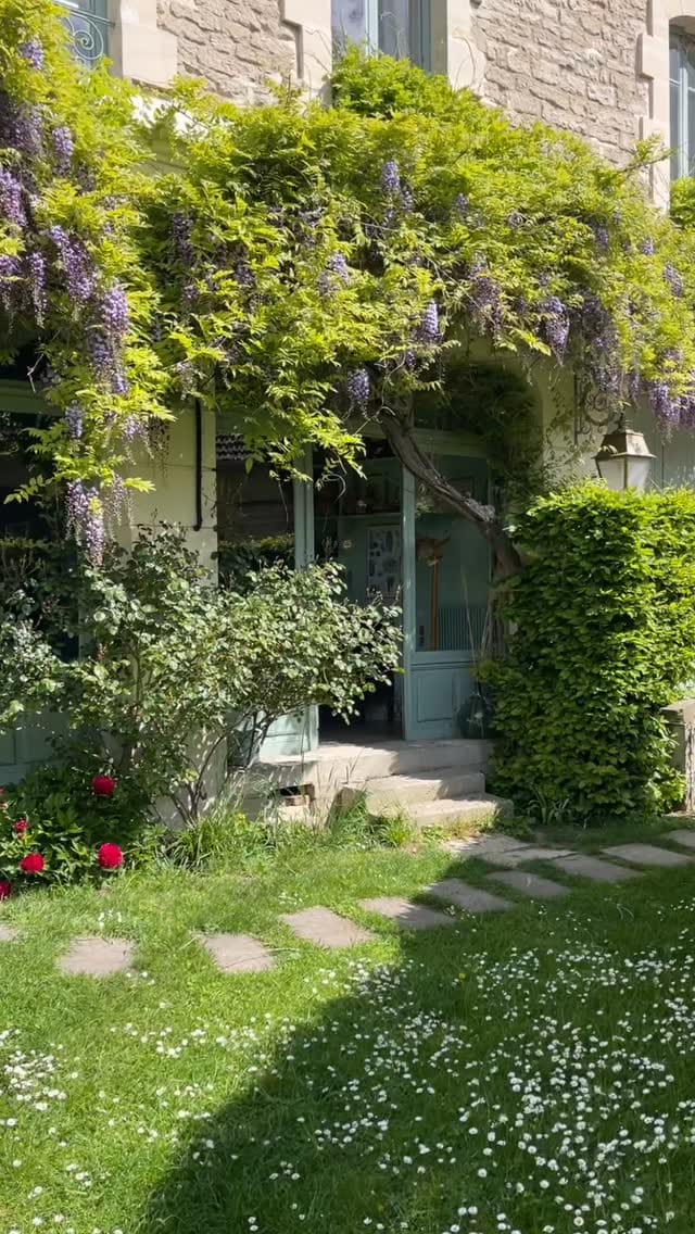 Post 1 by Maison Sollier on Instagram (video)