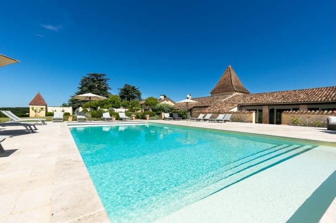 Post 7 by Unique holiday rentals by Rent in France on Instagram (carousel)