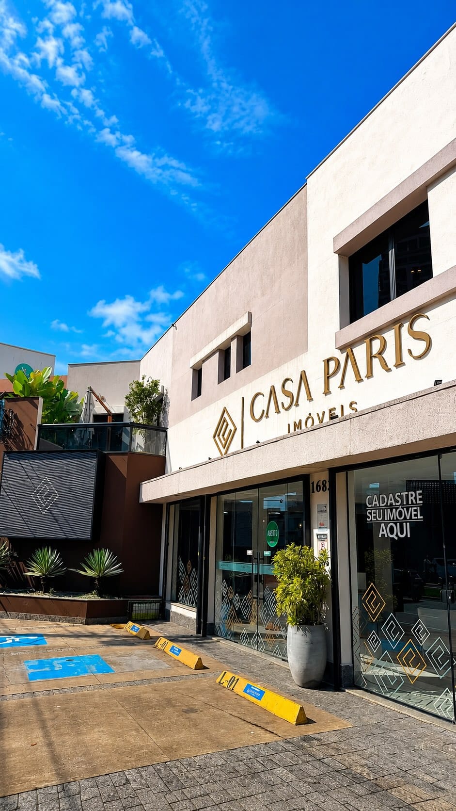 Post 6 by Casa Paris Imóveis on Instagram (video)