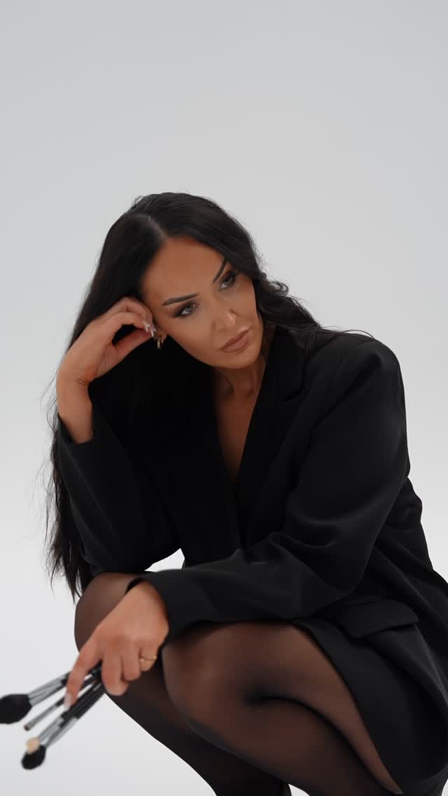 Post 10 by 𝐑𝐄𝐍𝐀𝐓𝐀 | 𝐏𝐞𝐫𝐭𝐡 𝐌𝐚𝐤𝐞𝐮𝐩 𝐀𝐫𝐭𝐢𝐬𝐭 on Instagram (video)