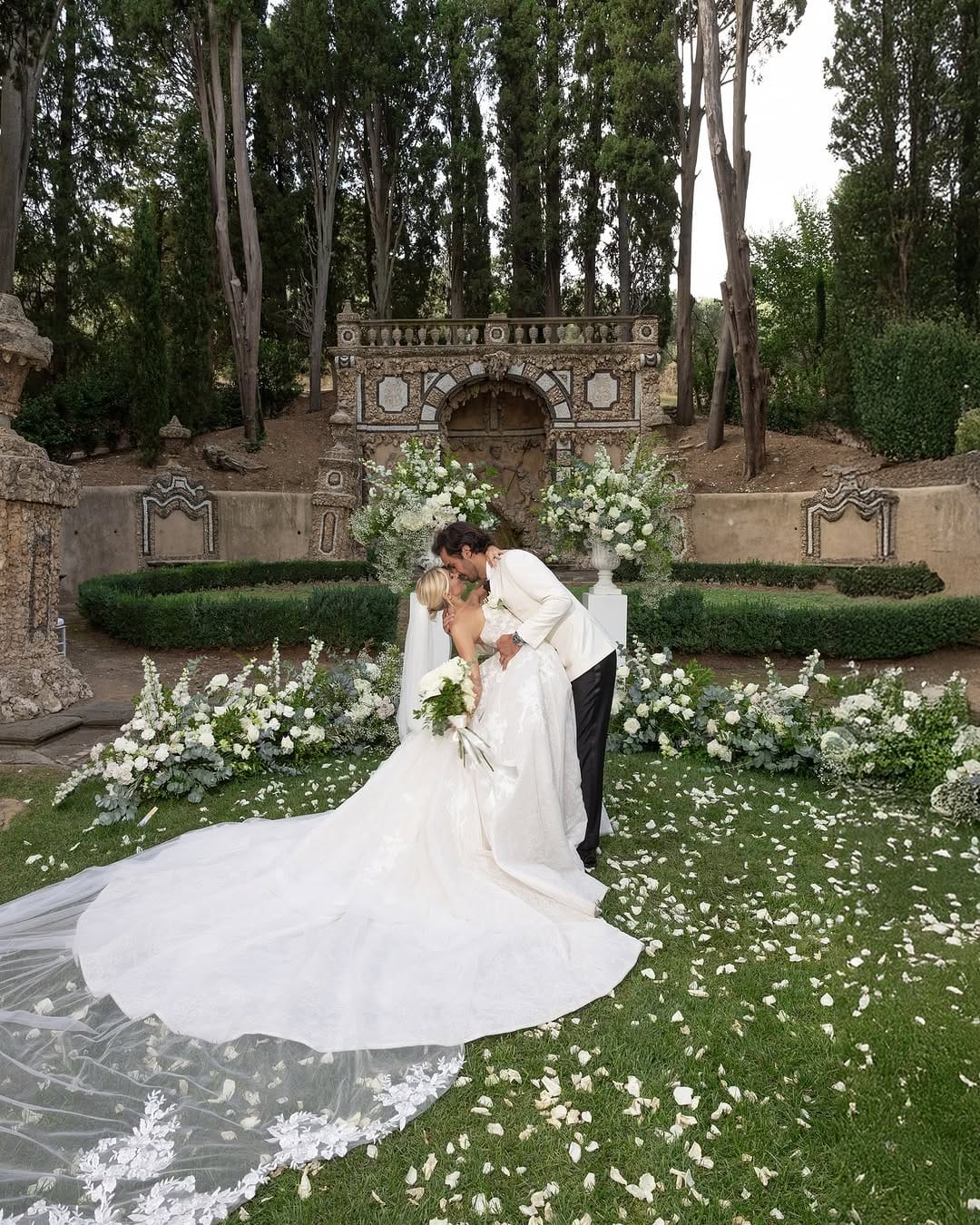 Post 10 by Anastasia Kosheleva wedding  photographer Amsterdam on Instagram (carousel)