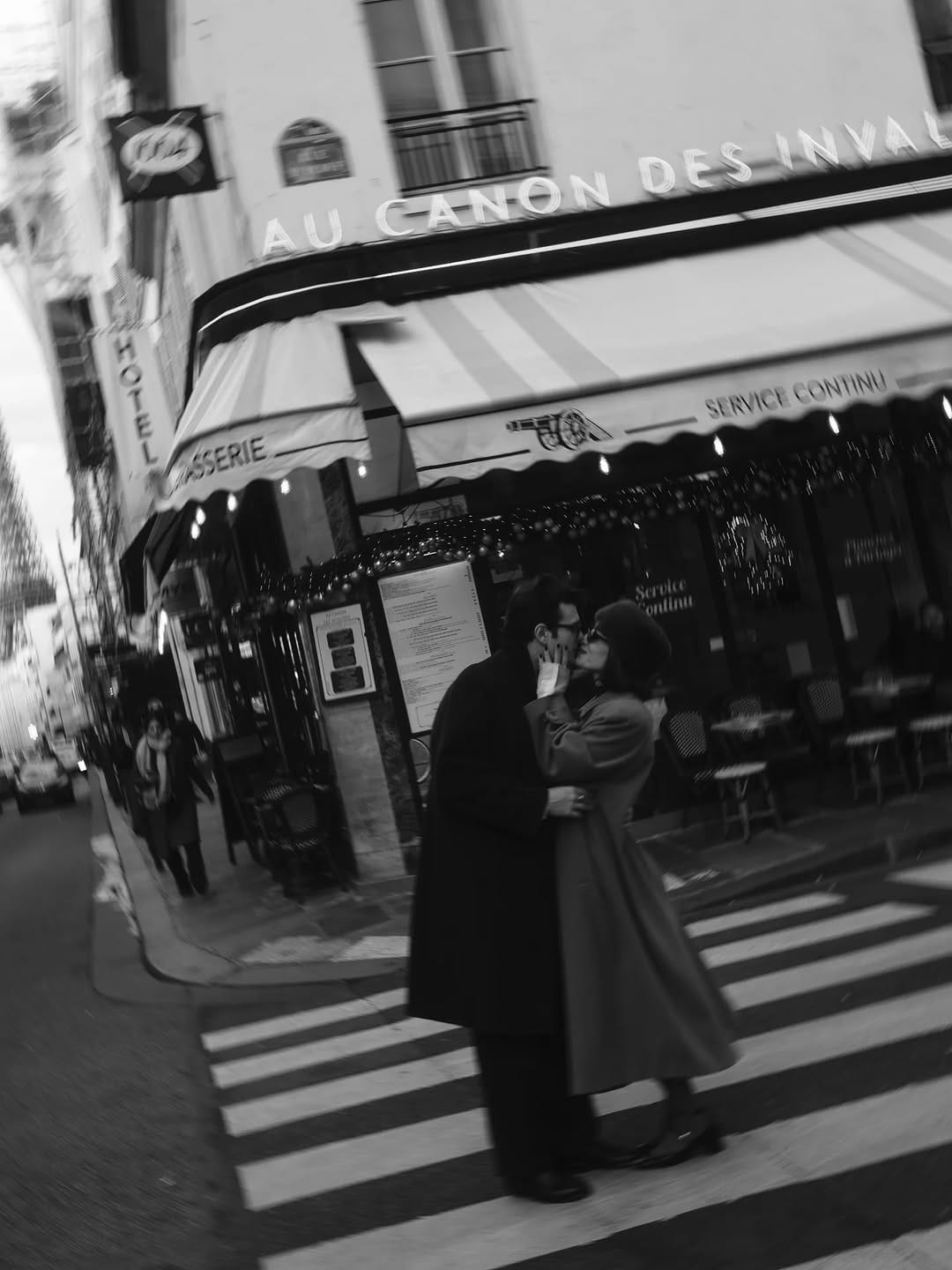 Post 7 by Mikael Moura | Fotógrafo em Paris 🇨🇵 Photographer in paris on Instagram (carousel)
