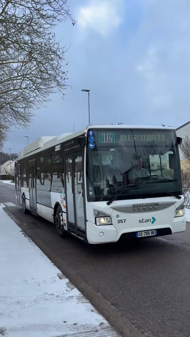 Post 2 by Enzo, 20 ans, Ma passion : les bus 🚌 on Instagram (video)