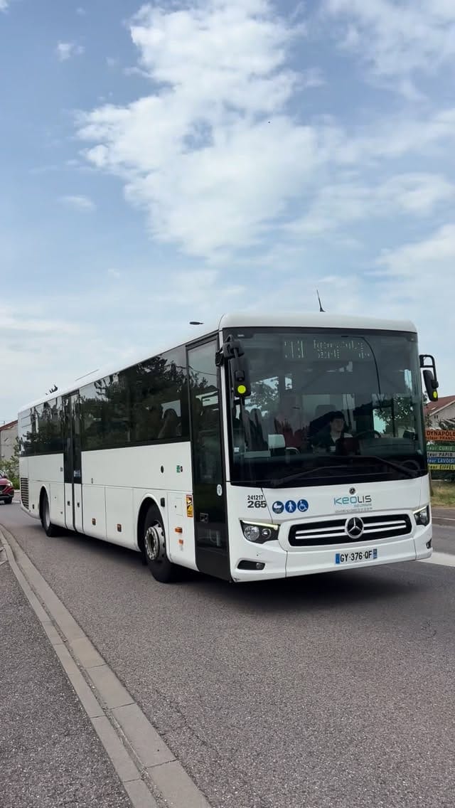 Post 6 by Enzo, 20 ans, Ma passion : les bus 🚌 on Instagram (video)
