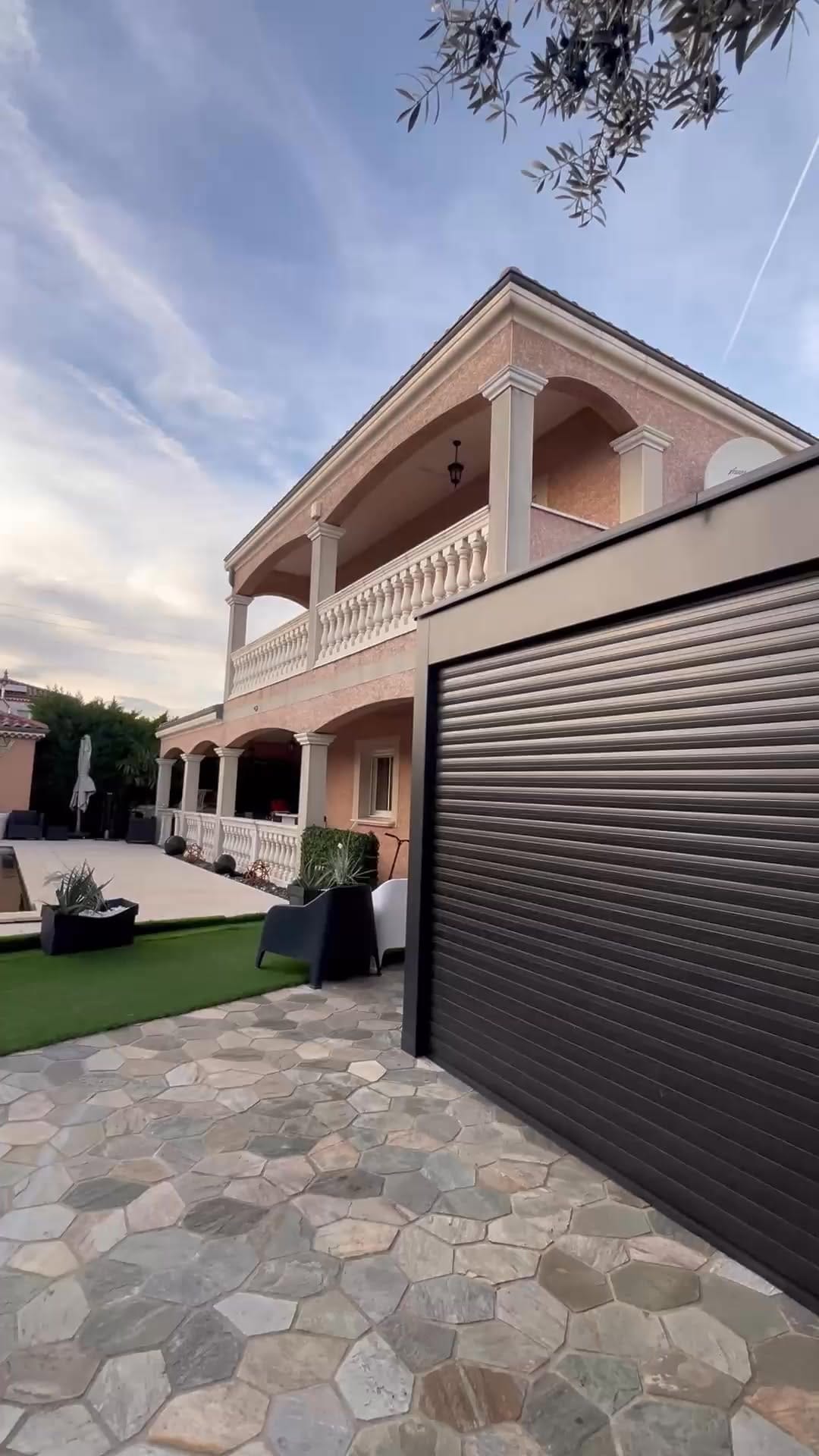 Post 7 by Mathias Binder Dubois on Instagram (video)