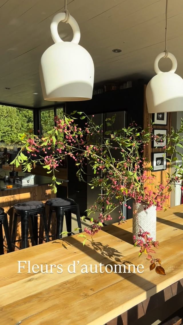 Post 3 by La Genèbre on Instagram (video)
