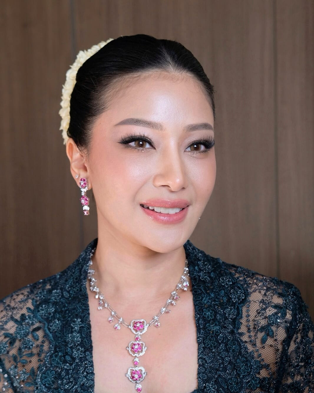 Post 7 by MAKEUP ARTIST | MUA BANDUNG JAKARTA on Instagram (carousel)