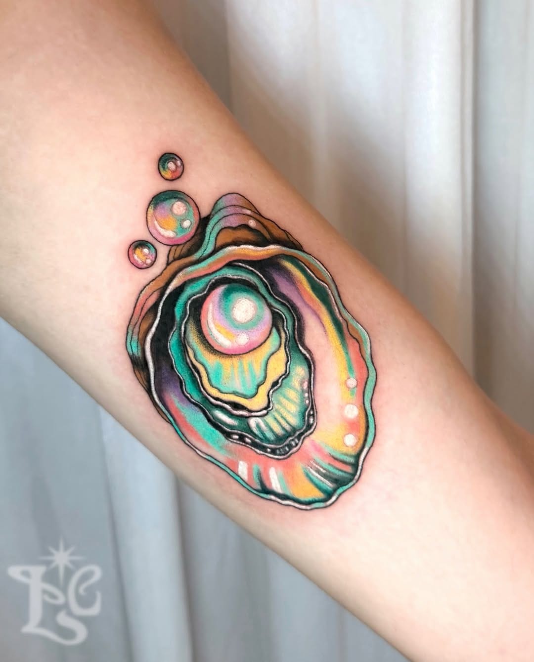 Post 1 by 𝐋𝐢𝐯 𝐂𝐚𝐫𝐨 on Instagram (carousel)