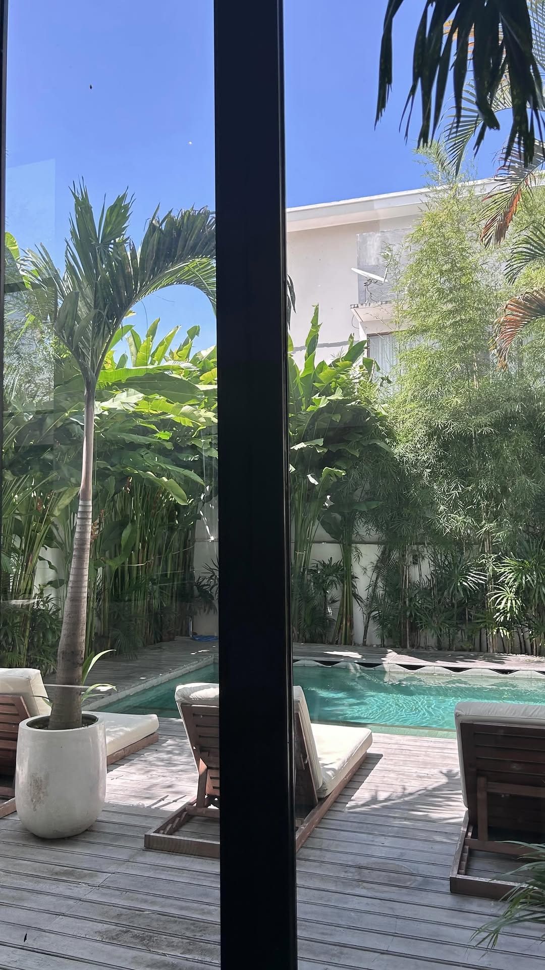 Post 3 by TRIN 🌊🌴👙🐚 on Instagram (video)