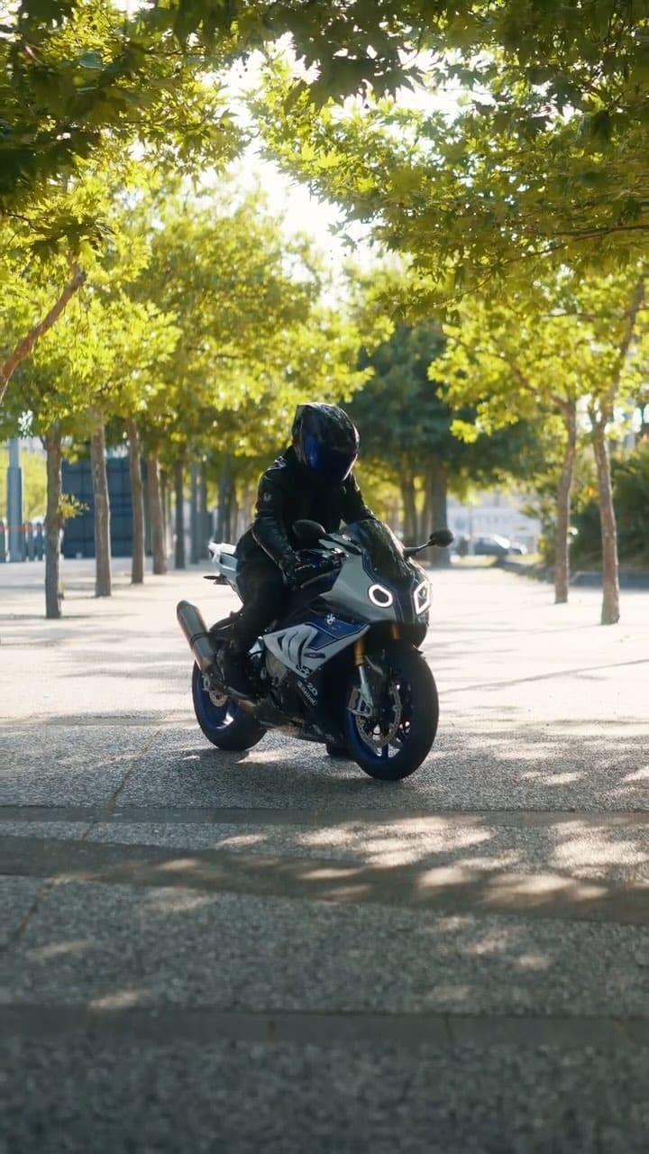 Post 8 by Mohito on Instagram (video)