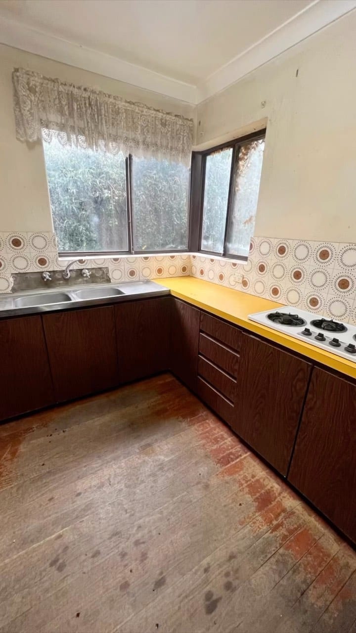 Post 10 by Sam and Sam - DIY Home Renovation on Instagram (video)