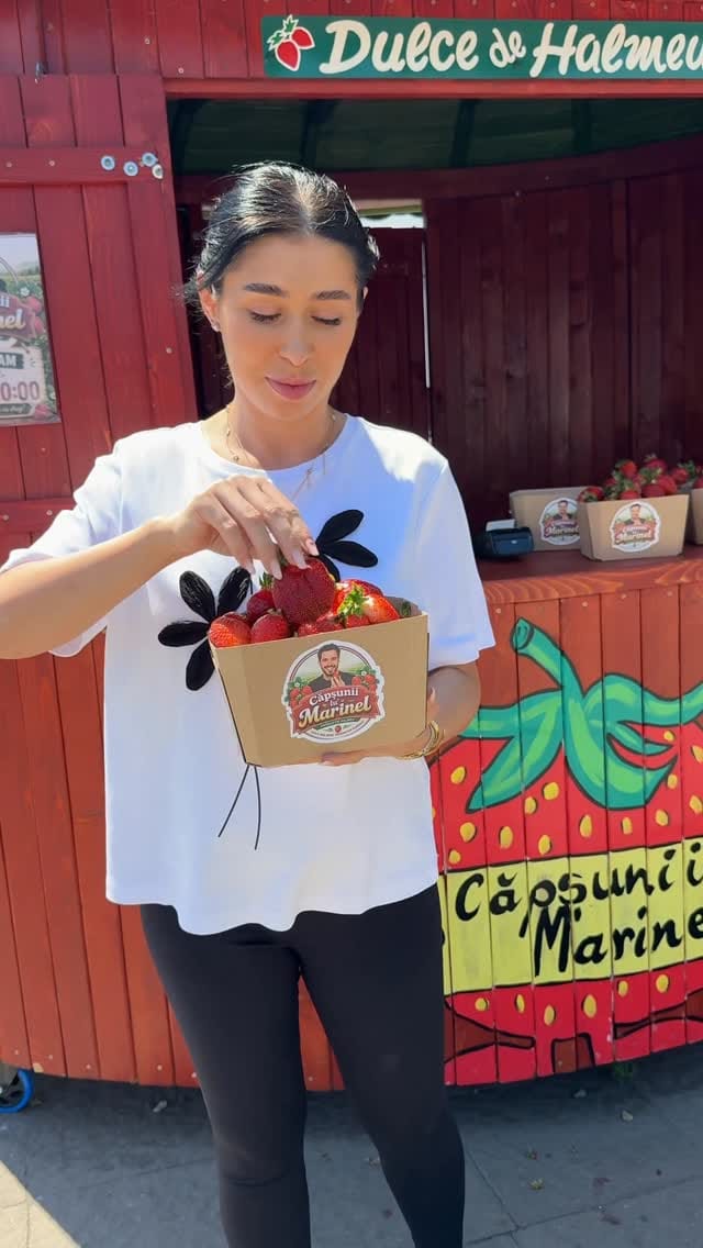 Post 4 by M A R I N E L L on Instagram (video)