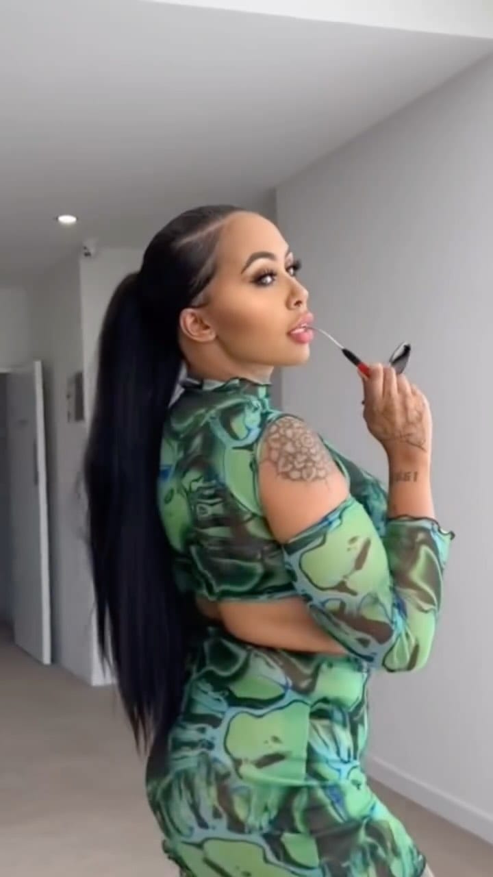Post 5 by J A N I I E L L E // A L I Z É on Instagram (video)