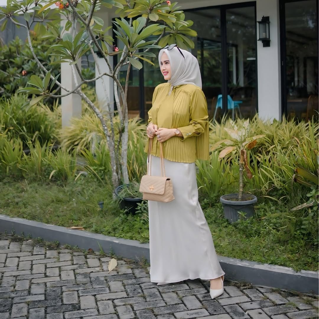 Post 8 by Echa Irdamus on Instagram (carousel)