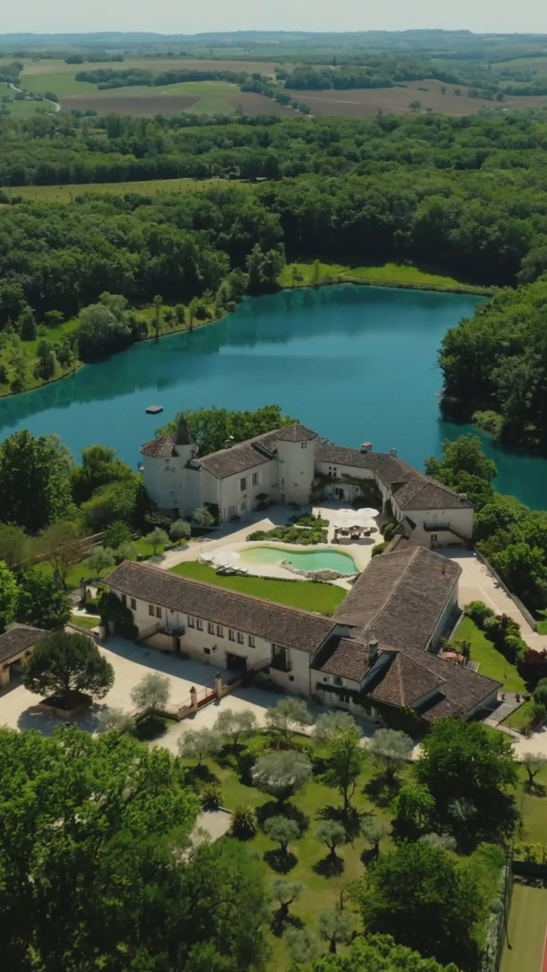 Post 6 by Maxwell-Baynes Christie's Int’l Real Estate on Instagram (video)