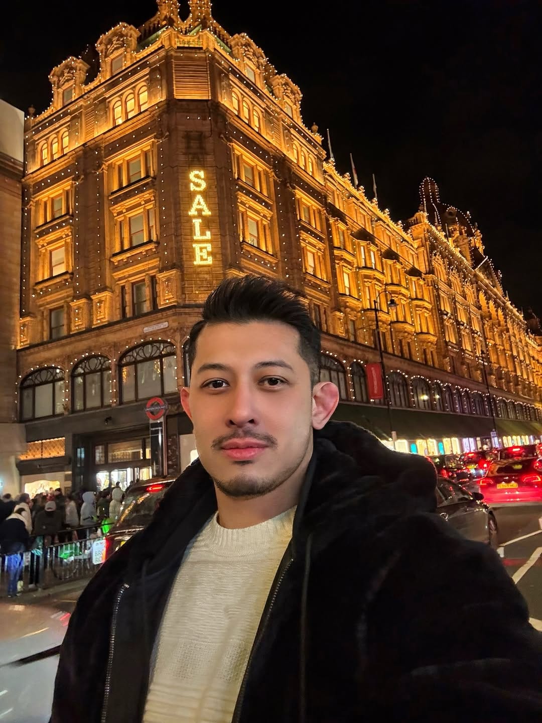 Post 4 by Adeff on Instagram (carousel)
