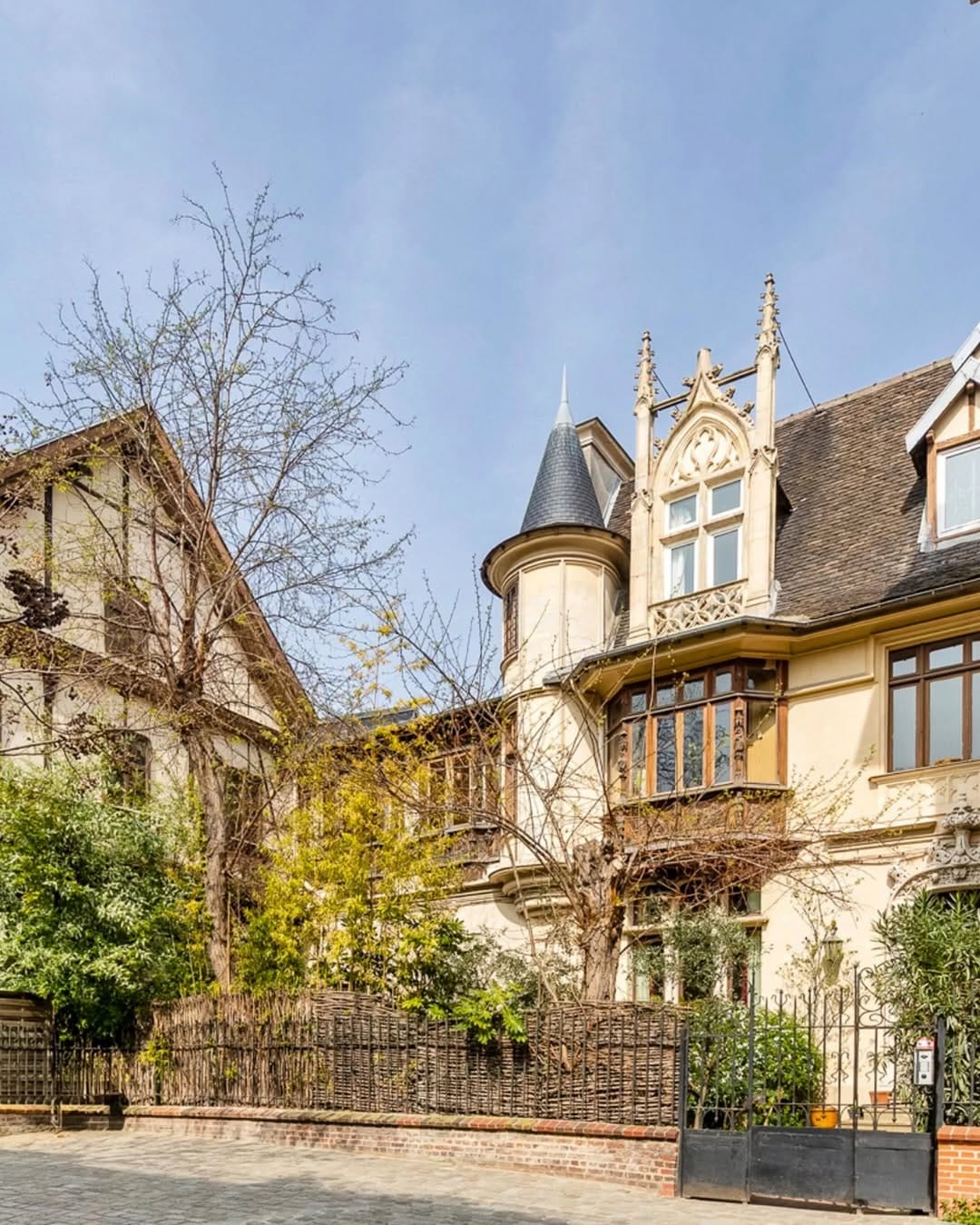 Post 9 by Junot - Immobilier d’exception on Instagram (carousel)