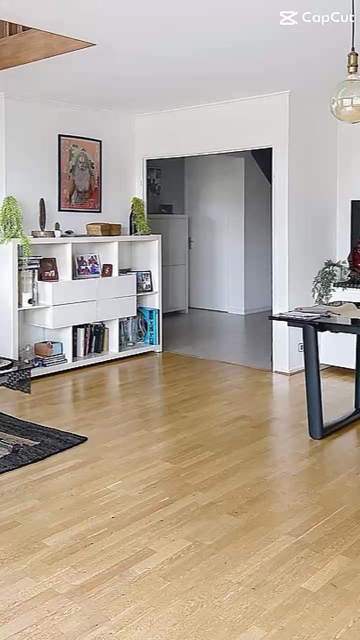 Post 7 by Chloe Camart on Instagram (video)