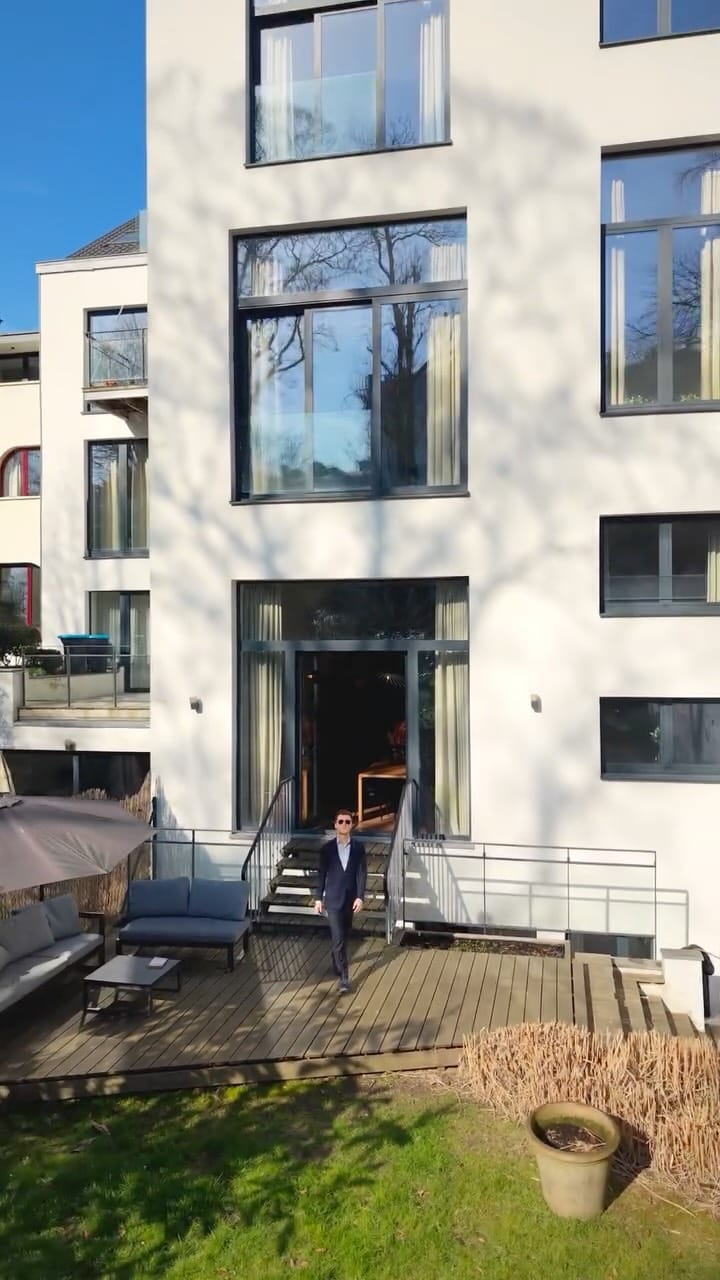 Post 5 by Vaneau Lecobel on Instagram (video)