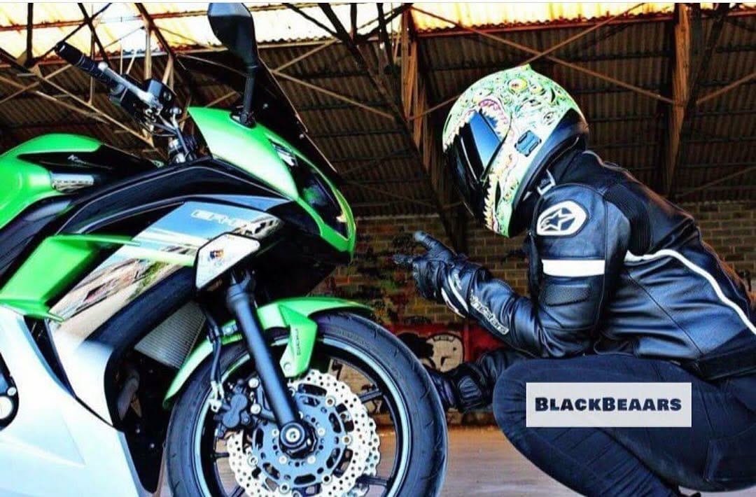Post 7 by BlackBeaars on Instagram (image)