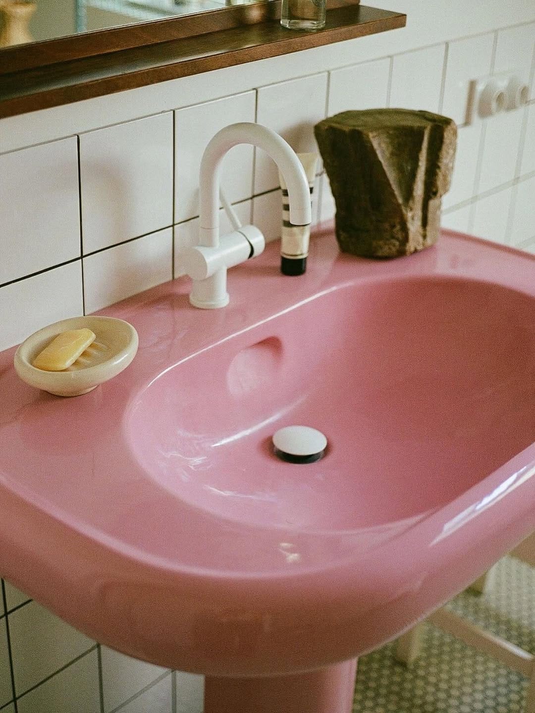 Post 2 by MAISON LÉGÈRE on Instagram (image)