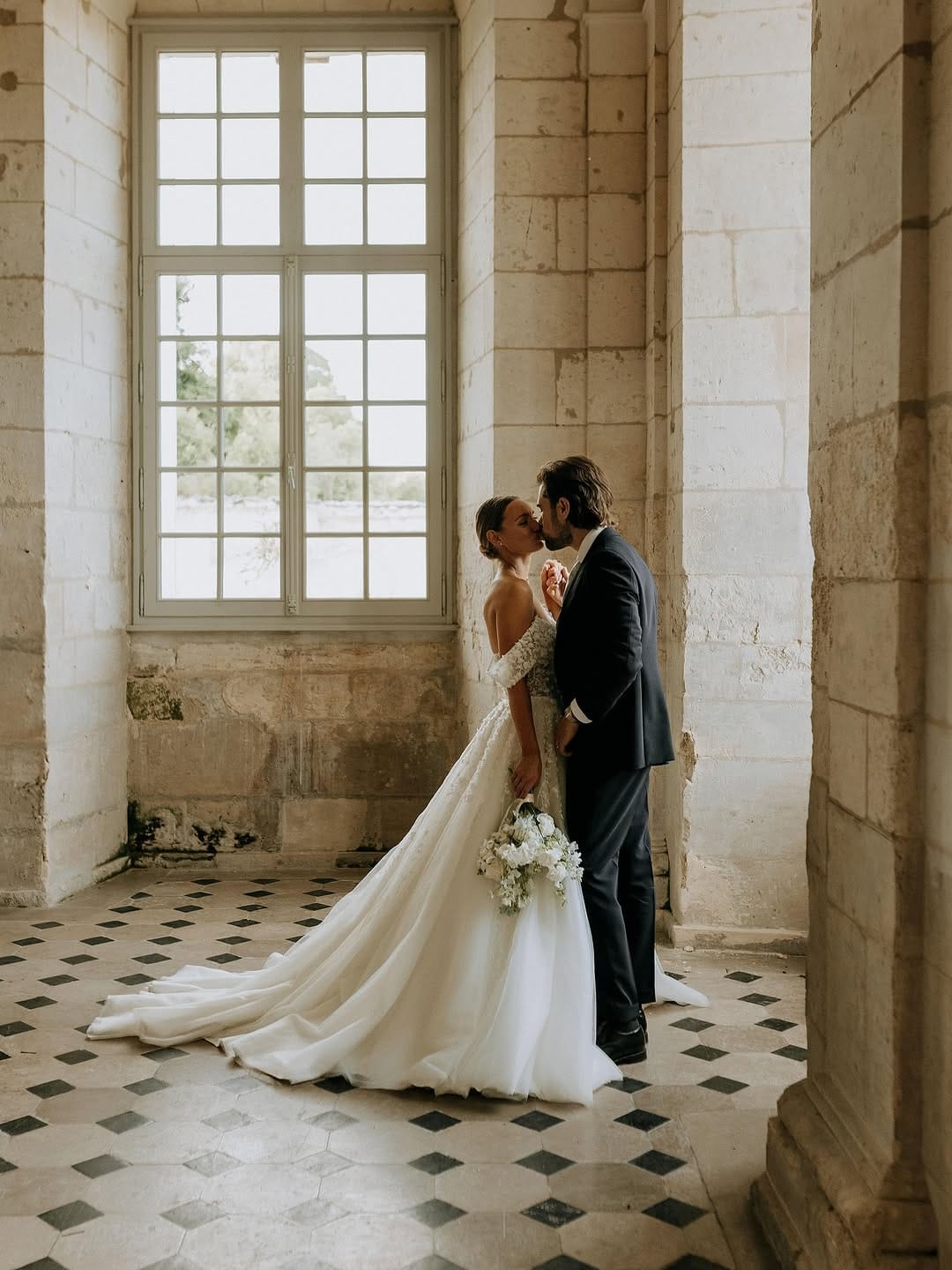 Post 8 by Anaïs Bizet | Photographe Mariage & Famille | Lille & France on Instagram (carousel)