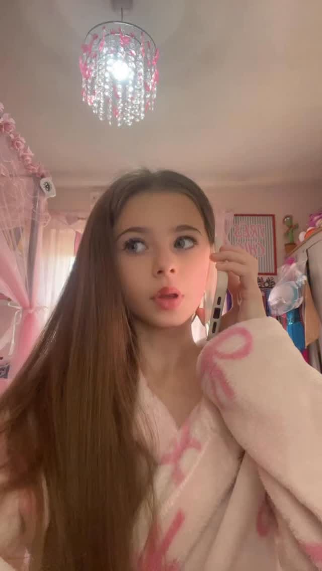Post 4 by Victoria Bran (Little Miss Flory) on Instagram (video)