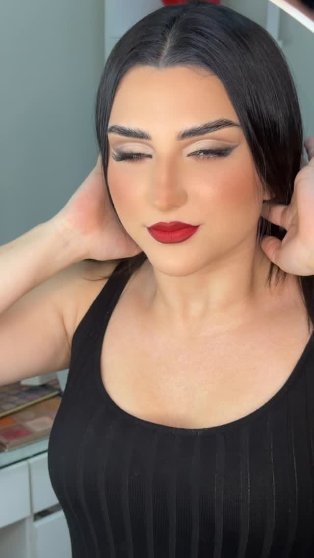 Post 5 by nirmen makeup artist on Instagram (video)