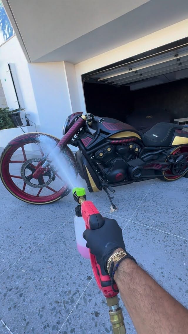 Post 8 by JJ BESPOKE DETAILING on Instagram (video)