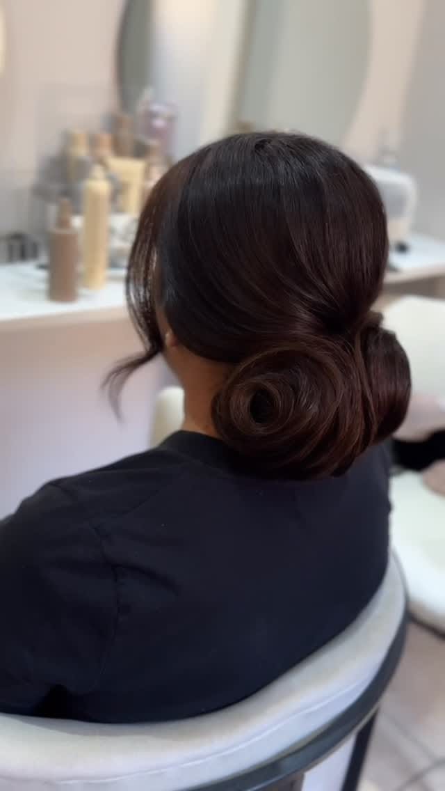 Post 6 by Professional Hair & Make Up on Instagram (video)